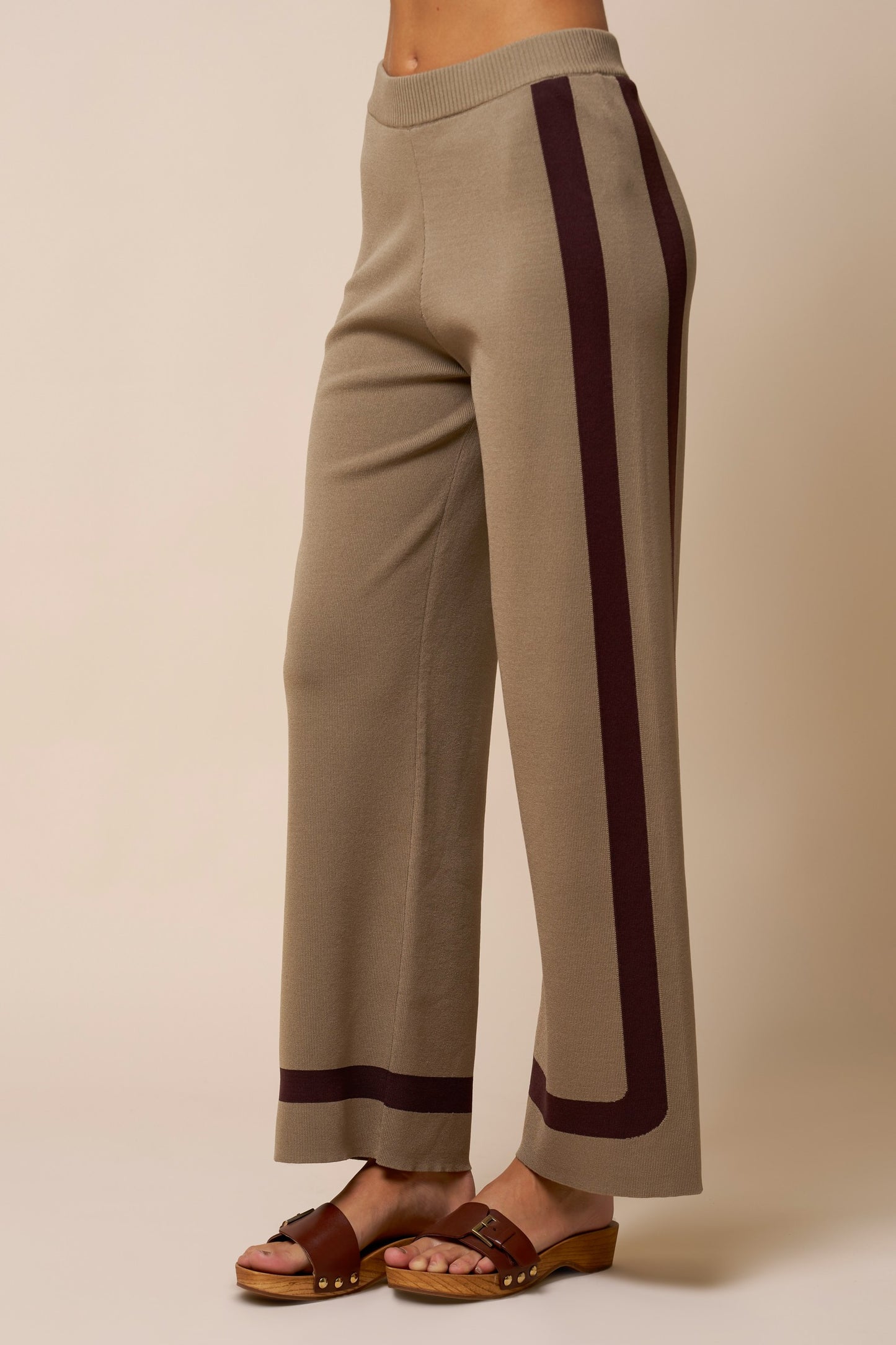 Mocha Line Knit Set (Pre-Orden Agosto 31 Approx.)