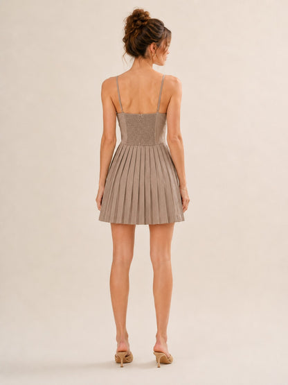 Siena Pleated Mini Dress (Pre-Orden Septiembre 11 Approx.)